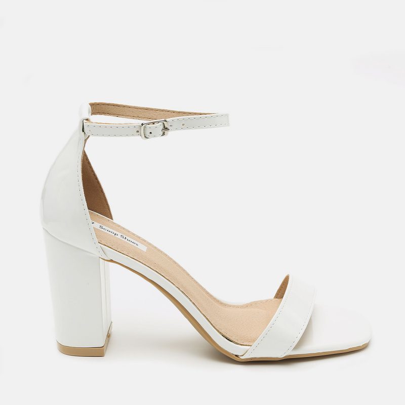 סנדל עקב רחב